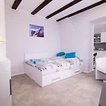 Apartment Downtown Chic And Cozy Piran