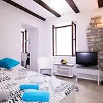 Downtown Chic And Cozy Apartment