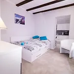 Apartament Downtown Chic And Cozy *