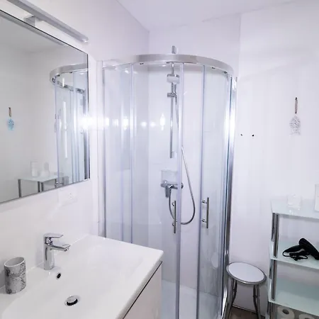 Downtown Chic And Cozy *