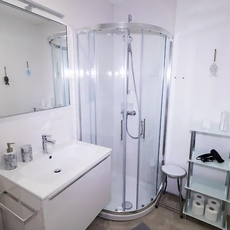 Downtown Chic And Cozy דירה